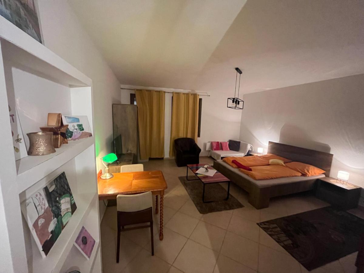Monelly Apartman Révkomárom Kültér fotó