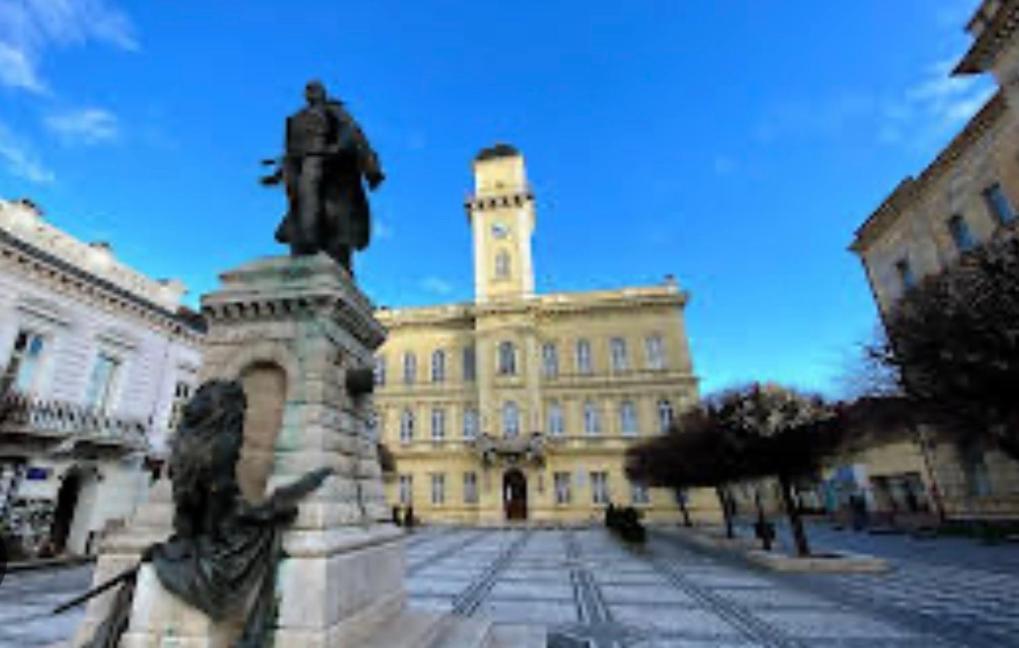 Monelly Apartman Révkomárom Kültér fotó